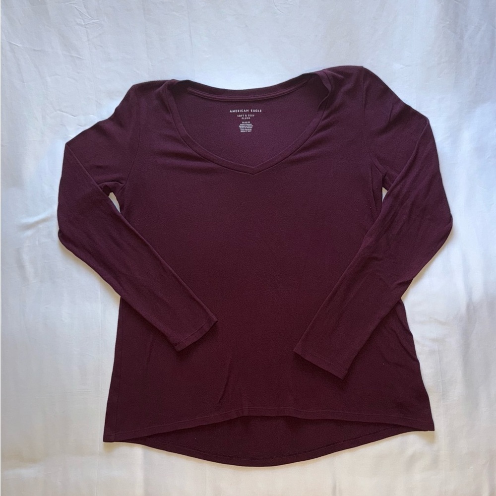 American Eagle Outfitters V-Neck Deep Maroon Long Sleeve Tee Size Medium